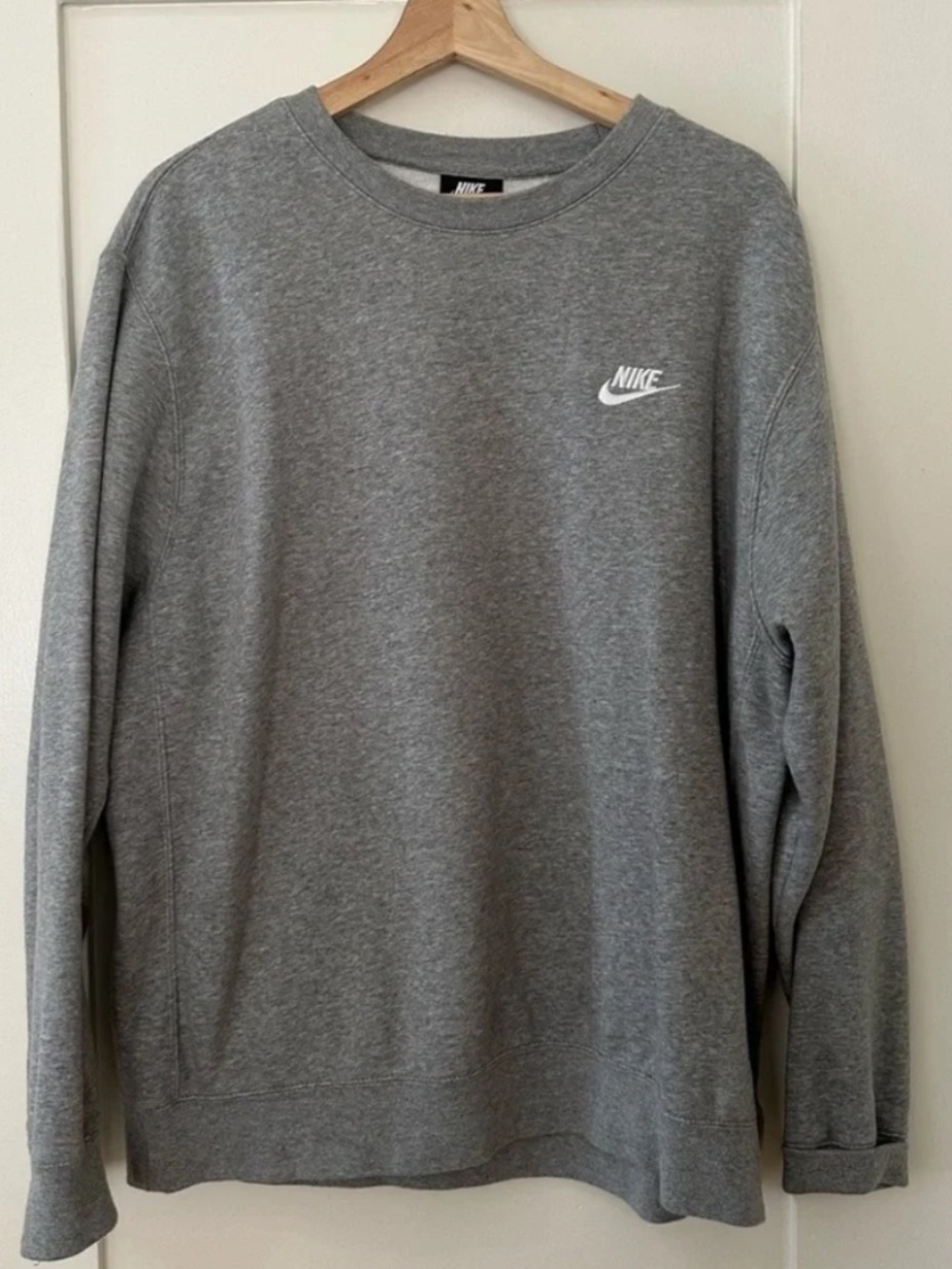 Nike gray Sportswear Club Fleece Crew sweatshirt sz Medium